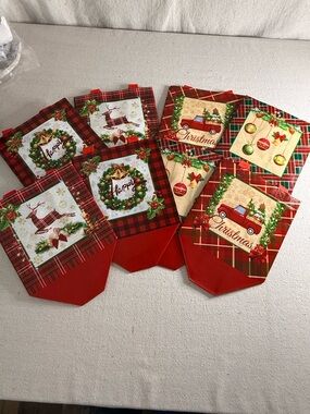 Set of 8 Festive Red Plaid Christmas Gift Bags - NWT